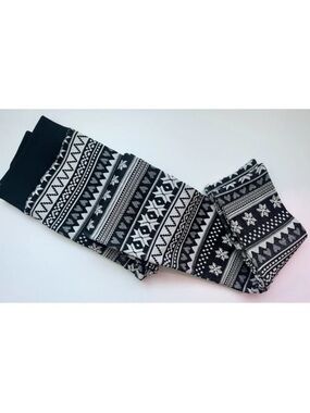 Smart Trend • NWT Black White Christmas Leggings